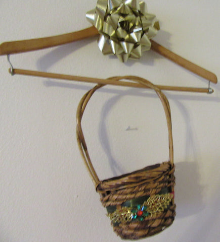 Basket Flower Girl Round Woven Christmas Wedding Accessory Table Decor {{ JAMsCraftCloset }}