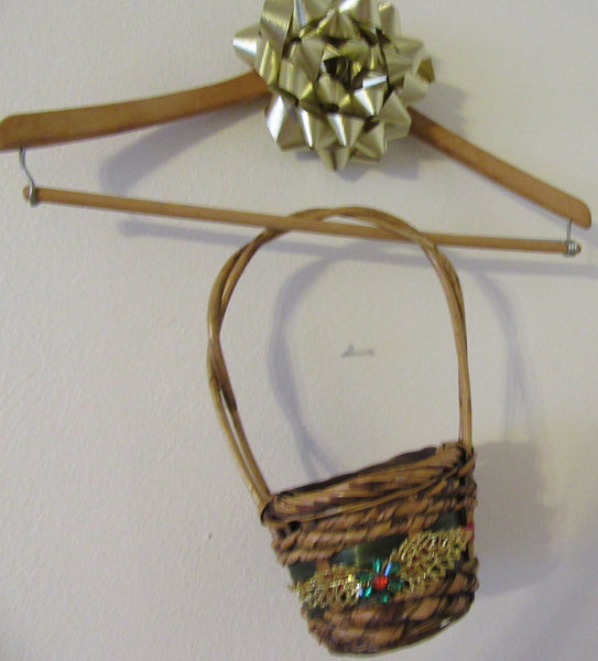 Basket Flower Girl Round Woven Christmas Wedding Accessory Table Decor - JAMsCraftCloset